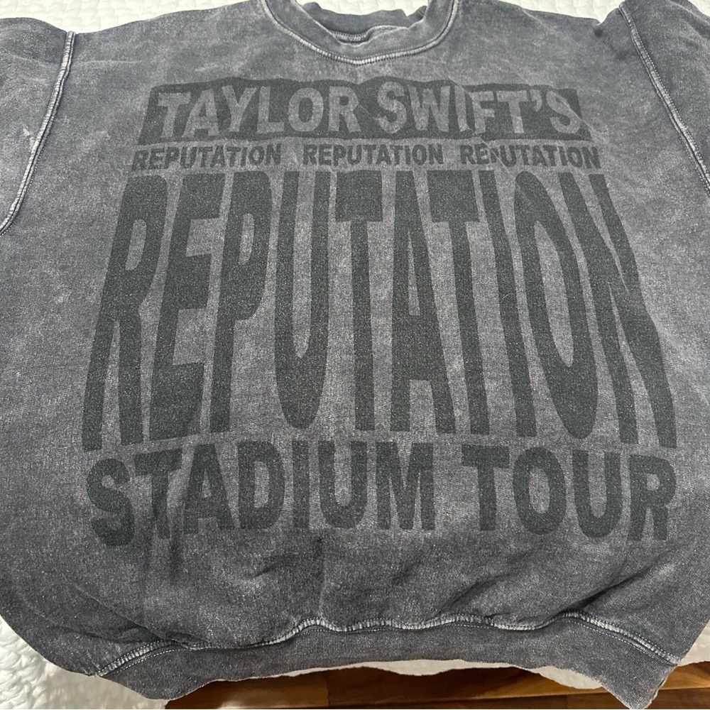 Taylor Swift Reputation tour sweatshirt bought at the concert